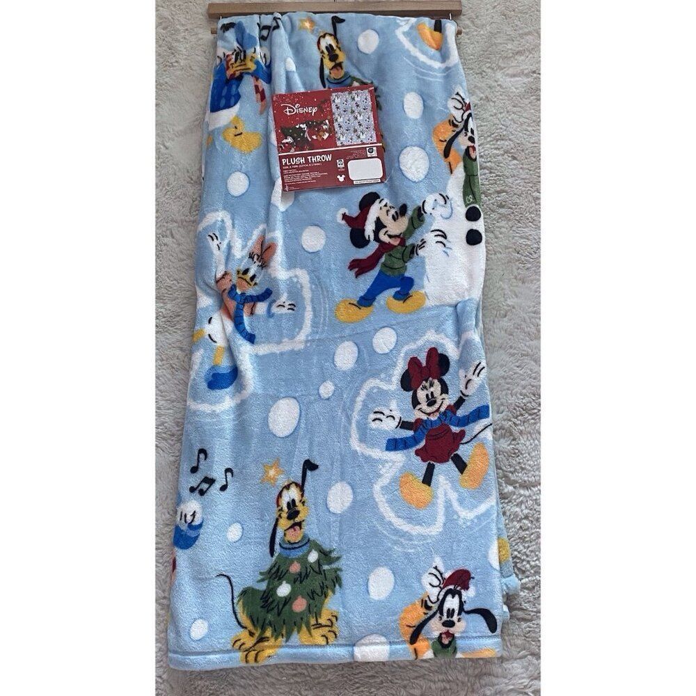 Disney Mickey Minnie Friends Winter Snowman Soft Plush Throw Blanket 50x70” NEW